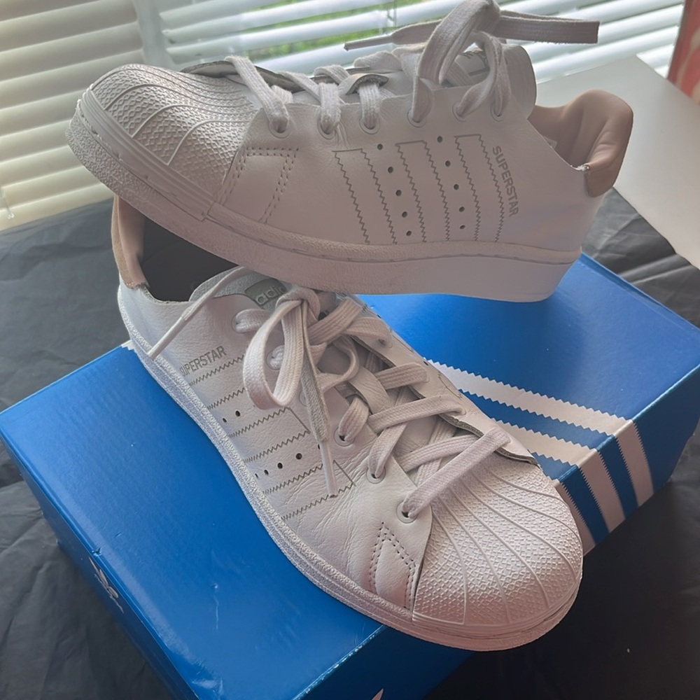 Adidas superstar sneakers women size 5us in excellent condition - Picture 2 of 6